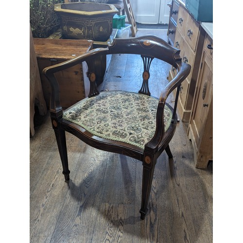 491 - An Edwardian inlaid mahogany tub Chair, W 58 cm x H 75 cm x D 53 cm, together with a carved side / h... 