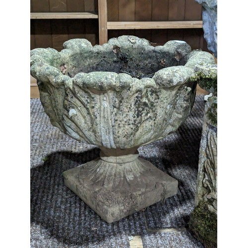 534 - A pair of weathered reconstituted stone garden Urns, W 50 cm x H 40 cm x D 50 cm(2)