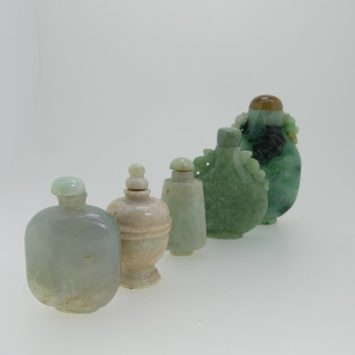 102 - A small quantity of Chinese jade Snuff Bottles, comprising one carved with bats, hardstone stopper, ... 