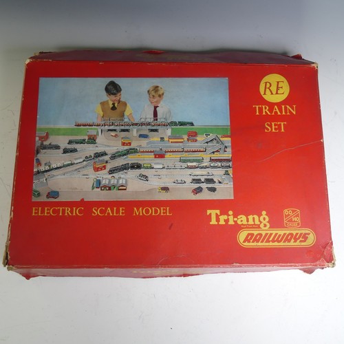 683 - Tri-ang '00/H0' gauge, RE Electric Goods Train Set, boxed, together with R.50 4-6-2 Princess Locomot... 