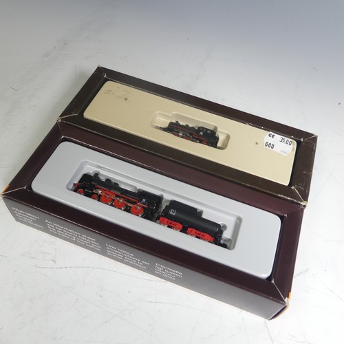 689 - Marklin Mini-Club “Z” gauge, 88991, 4-6-0 locomotive and tender, Db black and red livery... 