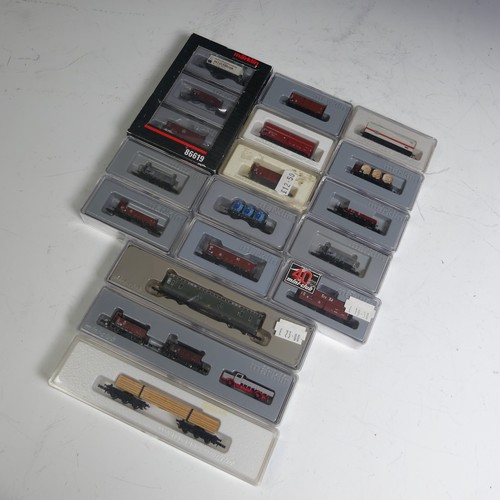 693 - Marklin Mini-Club “Z” gauge, sixteen freight sets/models: including 8615, 8630, 2 x 8031... 