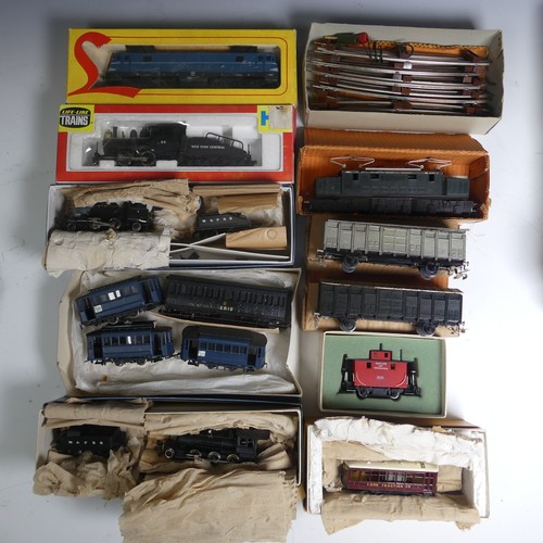 700 - Rivarossi 'H0' gauge 4-piece train set, boxed, together with six various 'H0' locomotives, including... 