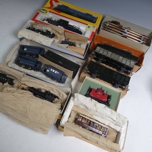 700 - Rivarossi 'H0' gauge 4-piece train set, boxed, together with six various 'H0' locomotives, including... 