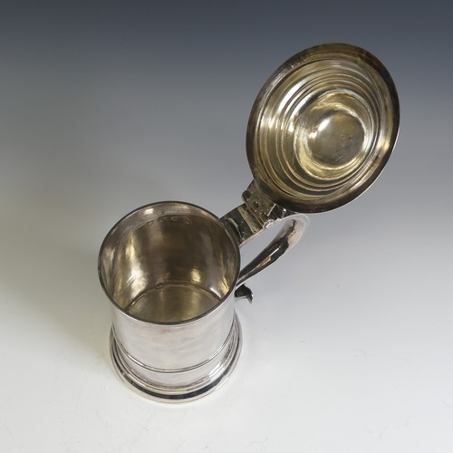 31 - A George II silver Tankard, by Richard Bayley, hallmarked London, 1739, of plain traditional form wi... 