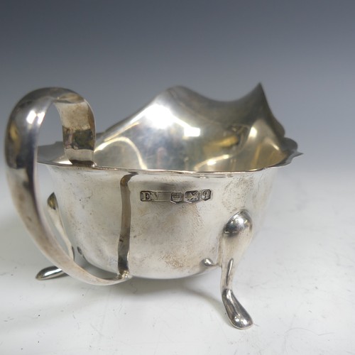 84 - A pair of George V silver Sauce Boats, by Viner's Ltd., hallmarked Sheffield, 1933, of traditional f... 