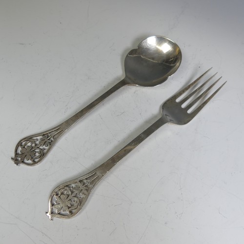 85 - A pair of George V silver Salad Servers, by Viner's Ltd., hallmarked Sheffield, 1935, the finials wi... 