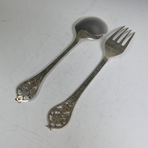 85 - A pair of George V silver Salad Servers, by Viner's Ltd., hallmarked Sheffield, 1935, the finials wi... 