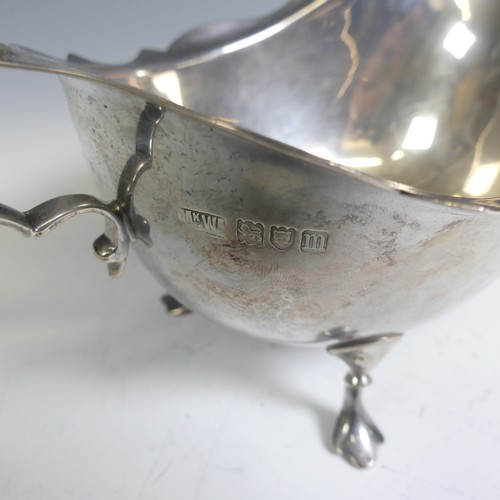 86 - An Edwardian silver Sauce Boat, by Mappin & Webb Ltd, hallmarked London, 1907, of traditional fo... 