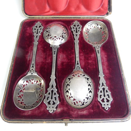 109 - A cased set of four Victorian silver Serving Spoons, by Goldsmiths & Silversmiths Co., hallmarke... 