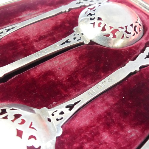 109 - A cased set of four Victorian silver Serving Spoons, by Goldsmiths & Silversmiths Co., hallmarke... 