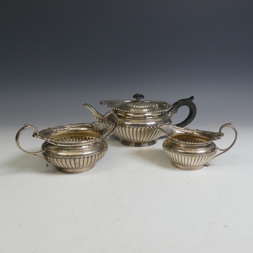 121 - A late Victorian silver three piece Tea Set, by Edward Barnard & Sons Ltd., hallmarked London, 1... 