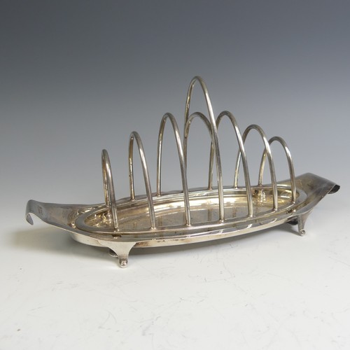 122 - A George V silver Toastrack, by Atkin Brothers, hallmarked Sheffield 1929, seven graduated arched ba... 