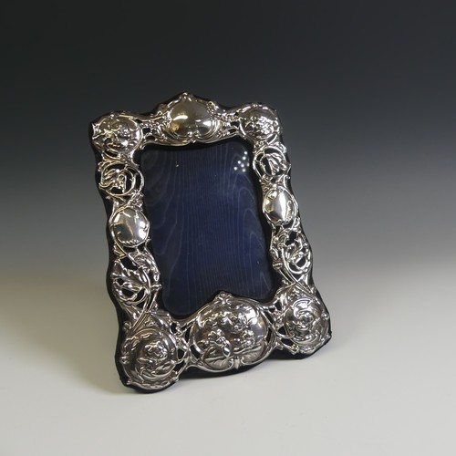 128 - An Elizabeth II silver Easel Frame, by Keyford Frames Ltd., hallmarked London 1990, in the Art Nouve... 