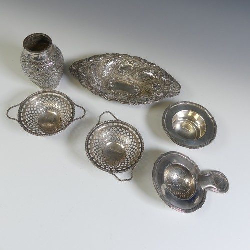 140 - A pair of George V silver Bonbon Dishes, by Levi & Salaman, of circular form with geometric pier... 