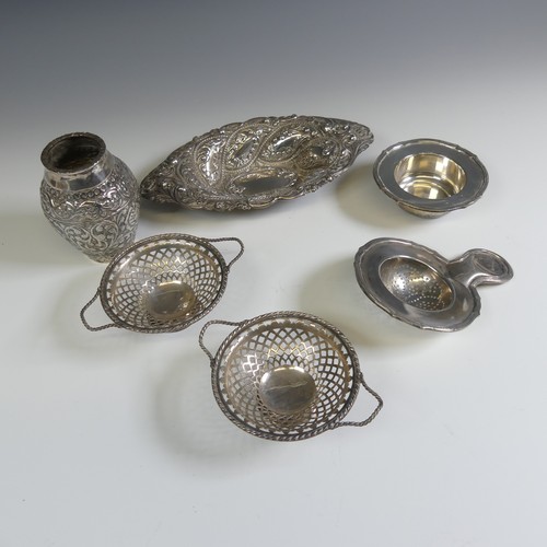 140 - A pair of George V silver Bonbon Dishes, by Levi & Salaman, of circular form with geometric pier... 