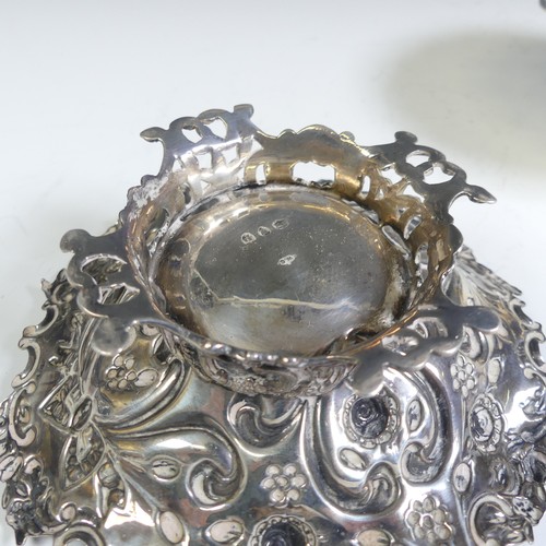 183 - A Victorian silver Bon Bon Dish, by William Comyns & Sons, hallmarked London 1890, of shaped cir... 