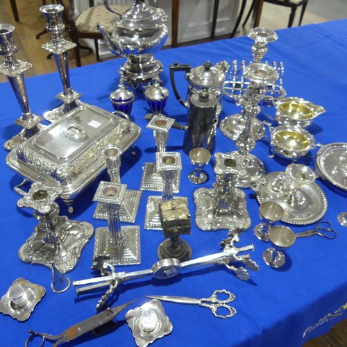 72 - A quantity of silver plate, including a novelty Vesta Case / Go-to-Bed in the form of a cherub carry... 