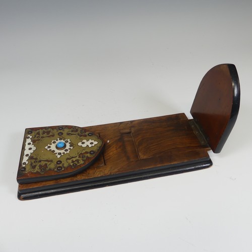 441 - A Victorian walnut games / playing card Box, the hinged lid with brass corner mounts and central dep... 