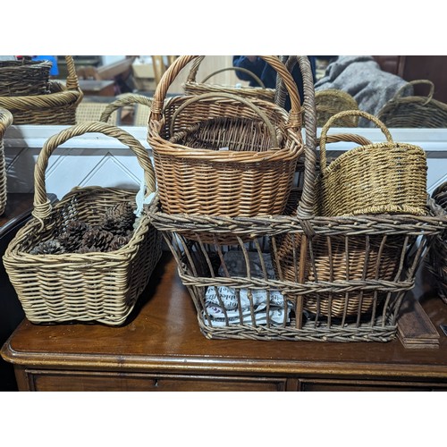 517 - A quantity of Wicker baskets, of various sizes and shapes(a lot)