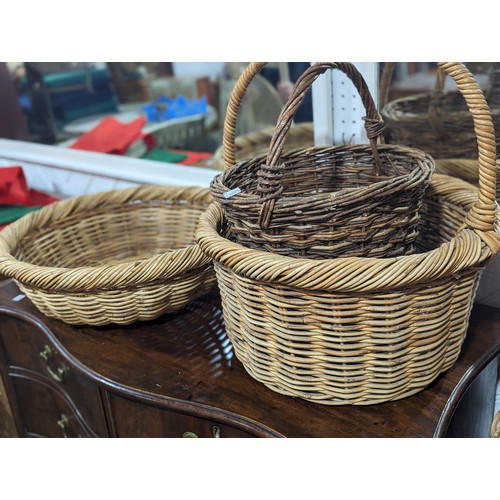 517 - A quantity of Wicker baskets, of various sizes and shapes(a lot)