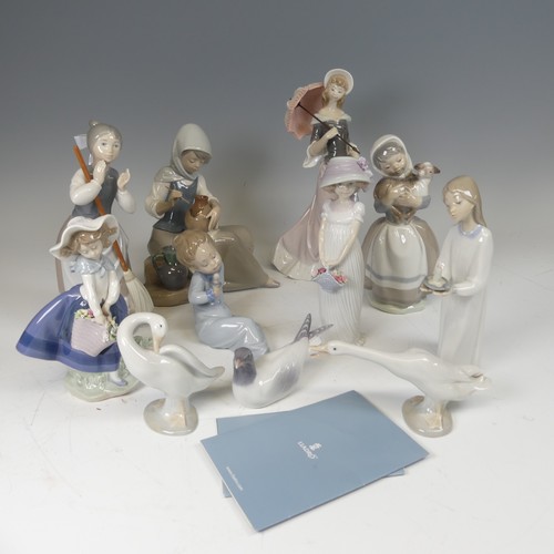 86 - A quantity of Lladro Figures, to include a figure of a Potter, 'A Sunny Day', six others including G... 