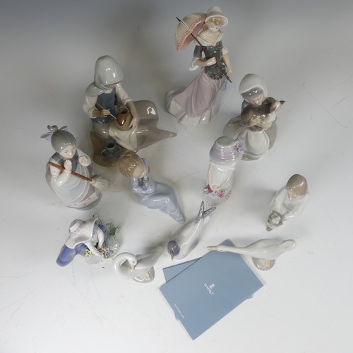 86 - A quantity of Lladro Figures, to include a figure of a Potter, 'A Sunny Day', six others including G... 