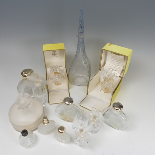 87 - A small quantity of Nina Ricci Scent Bottles, to include Lalique 'L'Air du Temps', etched to base, i... 