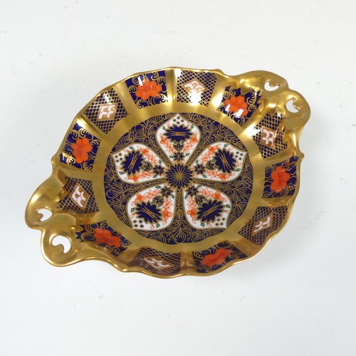 91 - A Royal Crown Derby 1128 Old Imari pattern 'Duchess' Bon Bon Dish, solid gold band, first quality, t... 