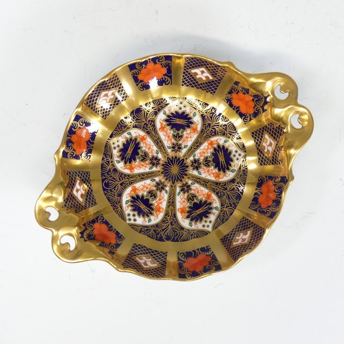 91 - A Royal Crown Derby 1128 Old Imari pattern 'Duchess' Bon Bon Dish, solid gold band, first quality, t... 