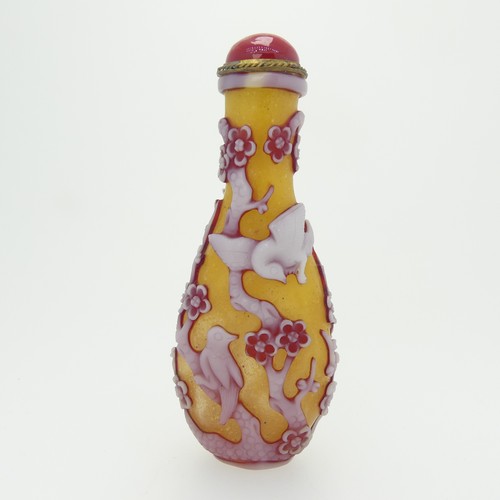 193 - A Chinese overlayed glass Snuff Bottle, with yellow ground, overlayed in red and white depicting bir... 