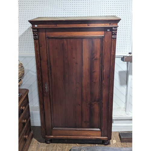 521 - An antique French single Wardrobe, raised on bun feet, W 98 cm x H 170 cm x D 50 cm.... 