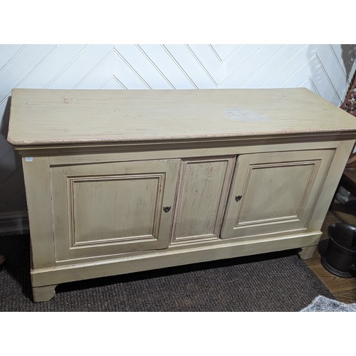 367 - A Vintage 'shabby chic' painted side Cabinet / Sideboard, W 151 cm x H 81 cm x D 53 cm.... 