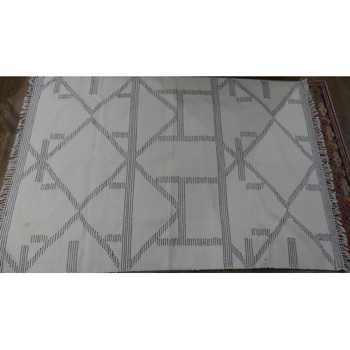 648 - A contemporary flat-weave cream ground woollen rug, 190cm x 121cm.