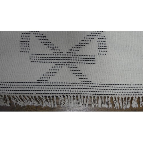 648 - A contemporary flat-weave cream ground woollen rug, 190cm x 121cm.