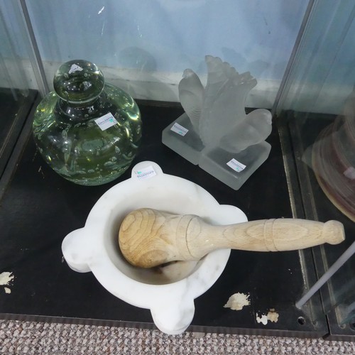 95 - An antique green glass Dump, pontil mark to base, H 16 cm, together with a marble Pestle and Mortar ... 