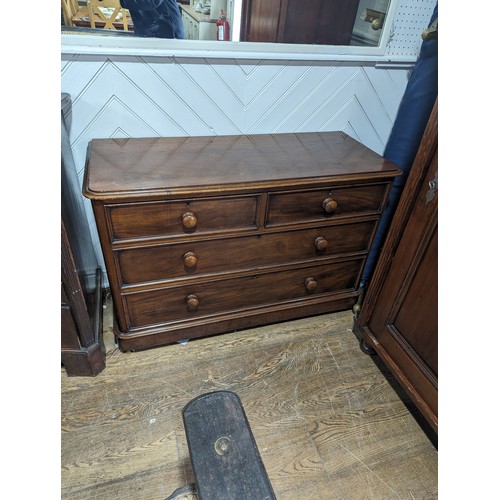 519 - An antique mahogany Chest of four drawers, raised on plinth base and castors, W 122 cm x H 80 cm x D... 