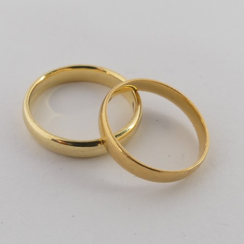 353 - An 18ct yellow gold Band, Size N, 4.2g, together with a 22ct gold Band, Size L, 2.4g (2)... 