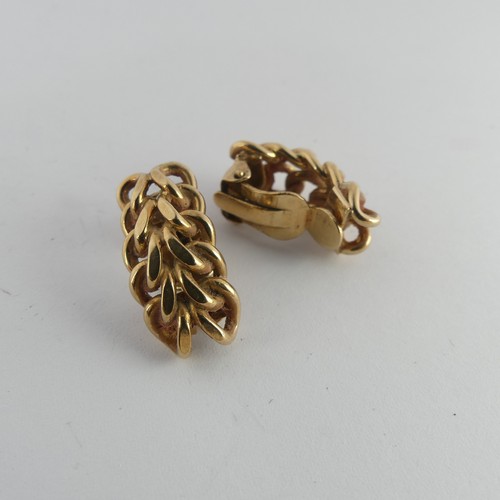 333 - A pair of 9ct yellow gold Ear Clips, the woven fronts 20mm long, approx. total weight 7g.... 