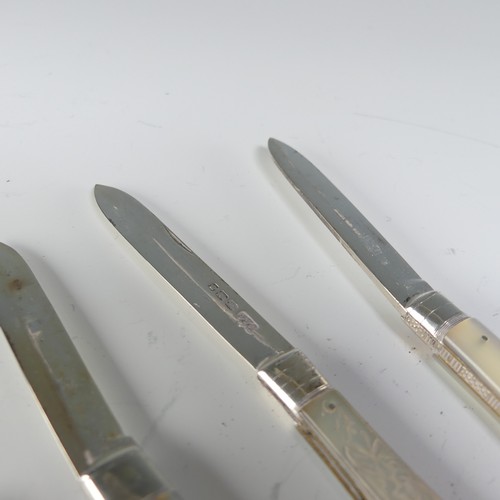 26 - A George V silver Fruit Knife, by Henry Williamson Ltd., hallmarked Sheffield 1912, with mother of p... 