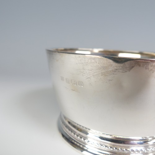 30 - A George V silver Bon Bon Dish, by Walker & Hall, hallmarked Sheffield, 1925,  of circular form ... 