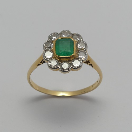 287 - An emerald and diamond cluster Ring, the central emerald approx. 5x4.5mm collet set in yellow gold w... 