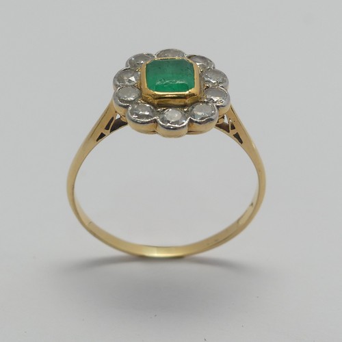 287 - An emerald and diamond cluster Ring, the central emerald approx. 5x4.5mm collet set in yellow gold w... 