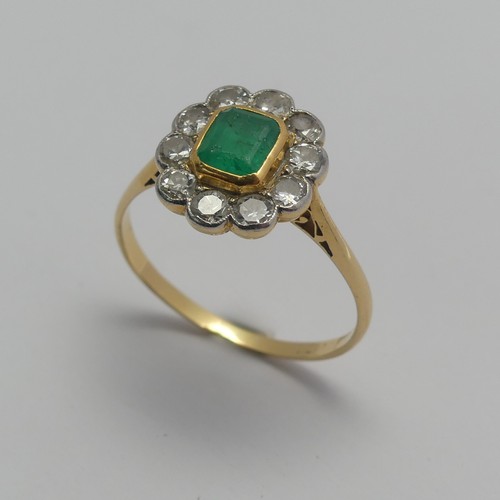 287 - An emerald and diamond cluster Ring, the central emerald approx. 5x4.5mm collet set in yellow gold w... 