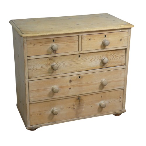 508 - An antique pine Chest of drawers, two short drawers over three long graduating drawers, W 96 cm x H ... 