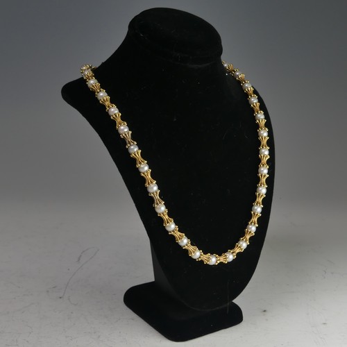 314 - A 9ct yellow gold and cultured pearl Necklace, the integral barrel snap with London import marks for... 