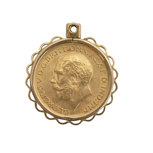 477 - A George V gold Sovereign, dated 1914, in 9ct gold mount, total weight 10g.