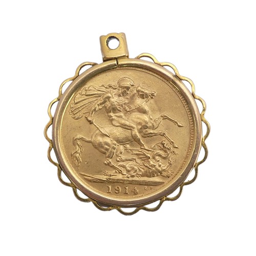 477 - A George V gold Sovereign, dated 1914, in 9ct gold mount, total weight 10g.