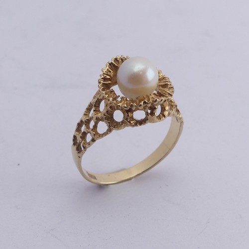 289 - A small cultured pearl Ring, in 9ct gold textured pierced mount, Size M, 2.3g.