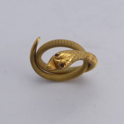 248 - A 9ct gold mesh Ring, forming a coiled snake, with ruby glass eyes, 3.6g.